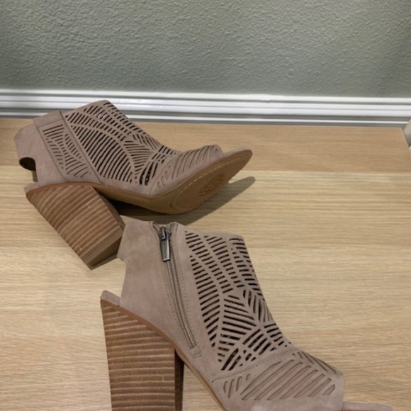 Vince Camuto Bootie - Picture 3 of 3